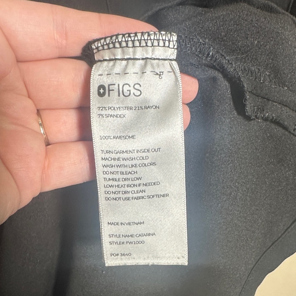 Figs Medium Solid Black 1 Pocket Scrub Top - Picture 3 of 3